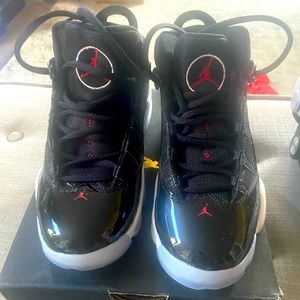 Boys Jordan 6 Rings Size 2.5 Just like new, only wore twice.